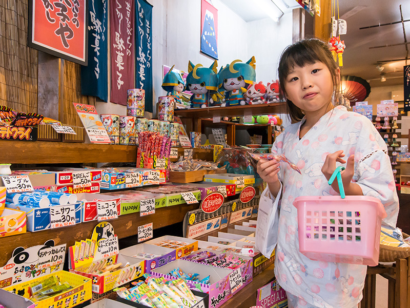 温泉通り 駄菓子屋